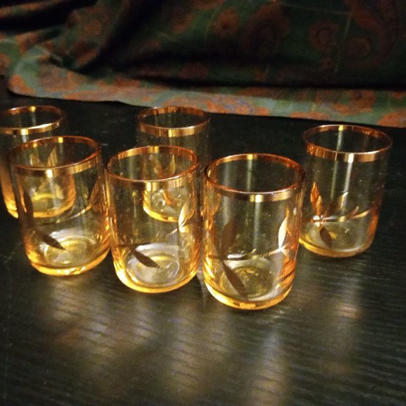SET OF 6 - AUTHENTIC VINTAGE GOLD LEAF SHOT GLASSES FROM THE 50's or 60's - Picture 4 of 6